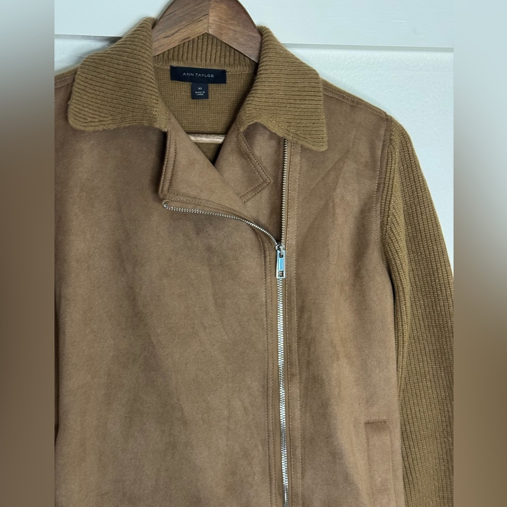 Ann Taylor Knit-Sleeve Faux Suede Moto Jacket – XS – Camel Tan - Picture 5 of 11